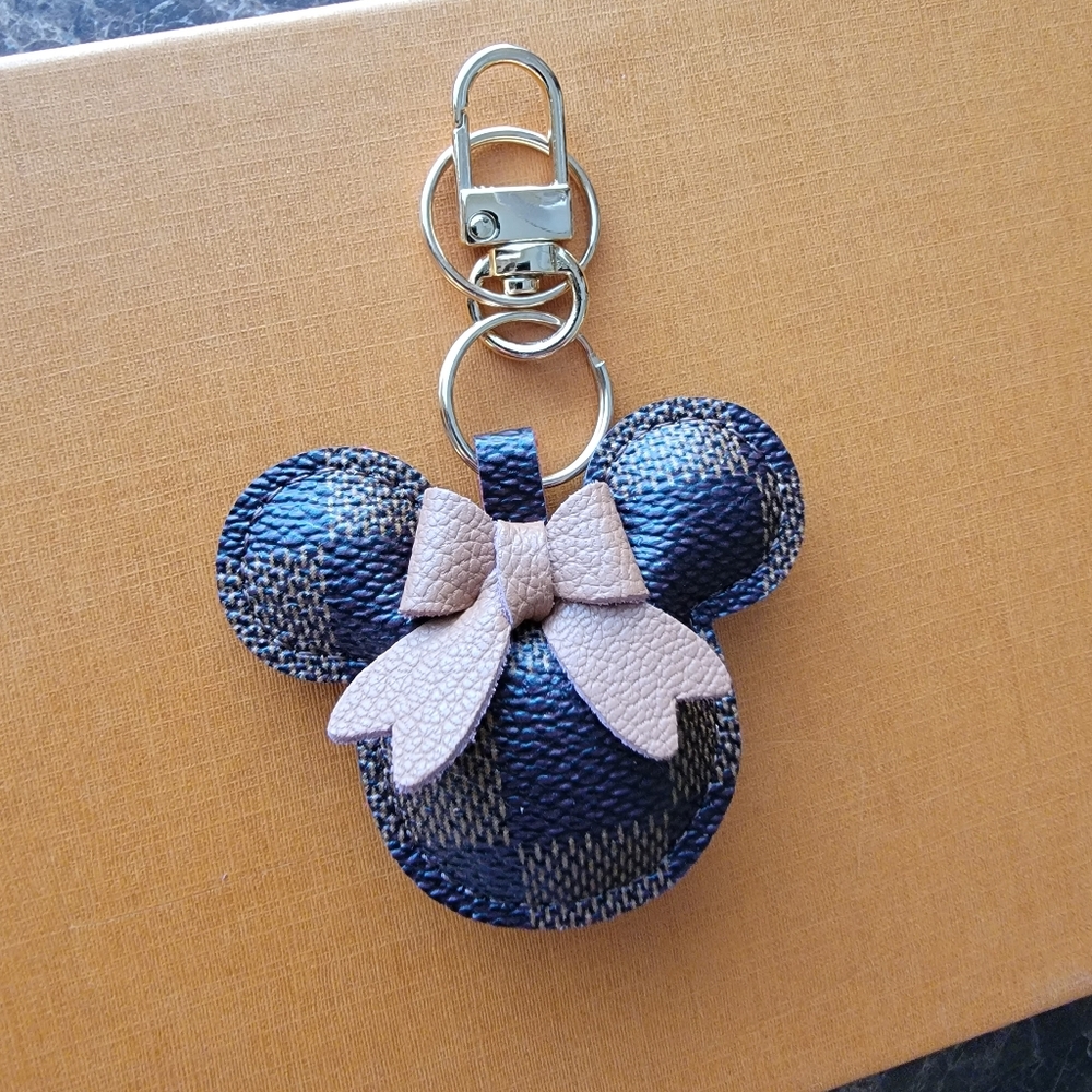 🤎 Minnie mouse keychain 🤎 - Picture 4 of 7